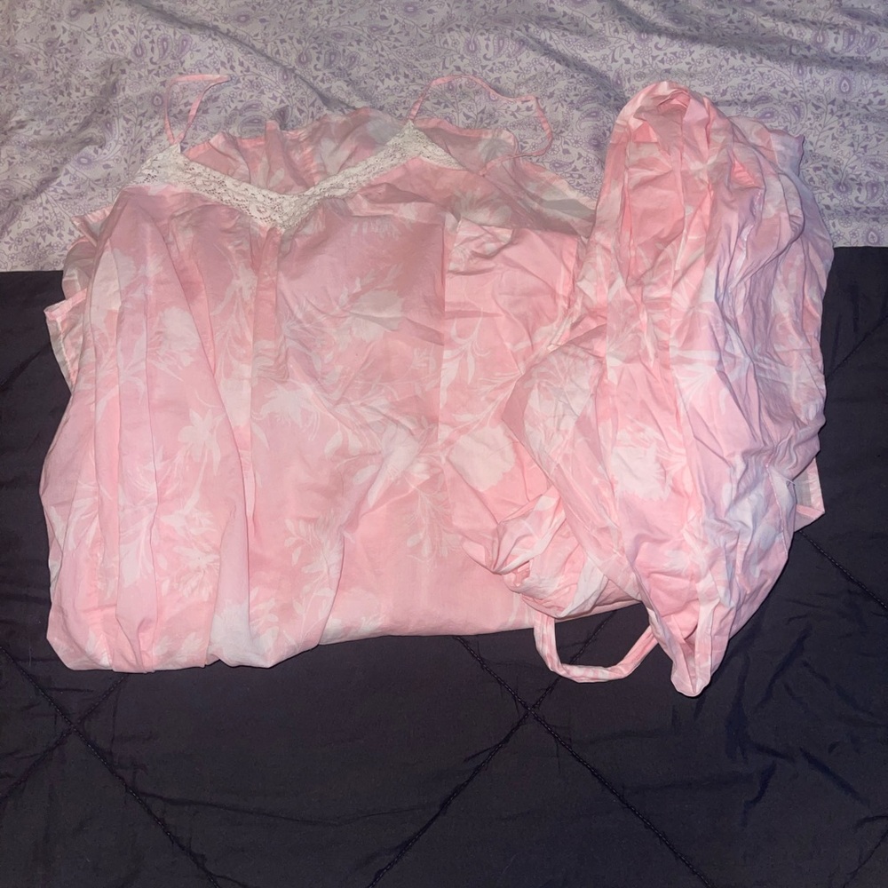 Small nightgown with matching robe Walmart brand only worn once